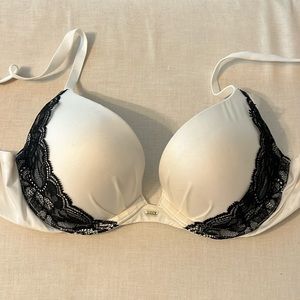 34B Fabulous by Victoria’s Secret padded, push-up bra